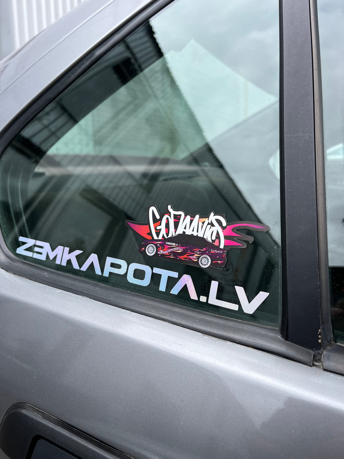 GODAAVIS uzlīme
